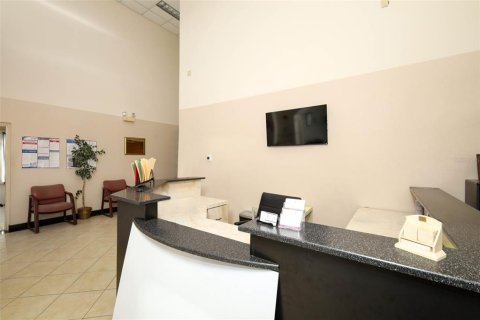 Immobilier commercial à louer à Orlando, Floride: 288 m2 № 2355744 - photo 7