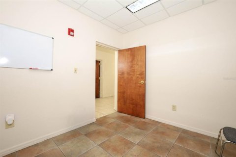 Immobilier commercial à louer à Orlando, Floride: 288 m2 № 2355744 - photo 17