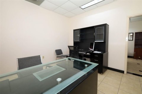 Immobilier commercial à louer à Orlando, Floride: 288 m2 № 2355744 - photo 11