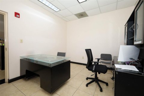 Immobilier commercial à louer à Orlando, Floride: 288 m2 № 2355744 - photo 10