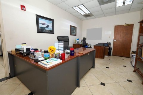 Immobilier commercial à louer à Orlando, Floride: 288 m2 № 2355744 - photo 12
