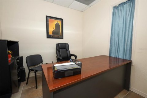 Immobilier commercial à louer à Orlando, Floride: 288 m2 № 2355744 - photo 13