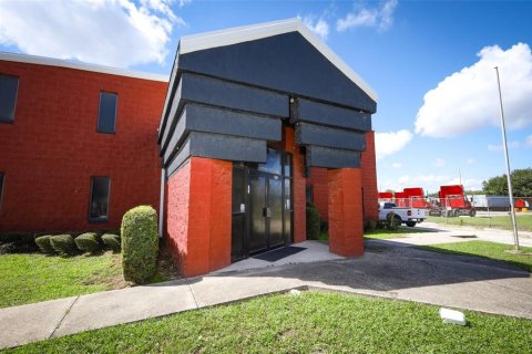 Immobilier commercial à louer à Orlando, Floride: 288 m2 № 2355744 - photo 2
