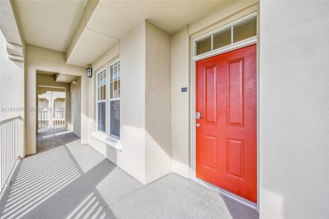 Купить кондоминиум в Киссимми, Флорида 3 спальни, № 2006153 - фото 2