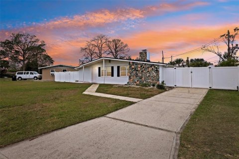 Casa en venta en Orlando, Florida, 3 dormitorios, 129.32 m2 № 1512023 - foto 1