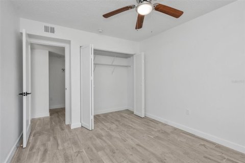 Condo in Palm Harbor, Florida, 2 bedrooms  № 2207572 - photo 21