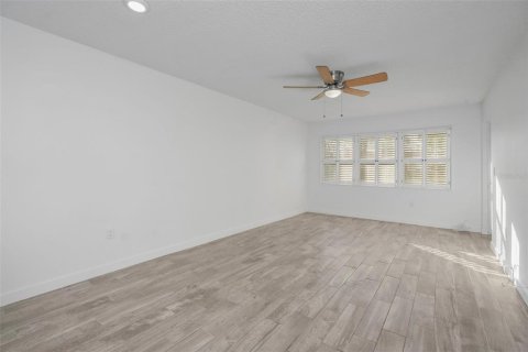 Condo in Palm Harbor, Florida, 2 bedrooms  № 2207572 - photo 10