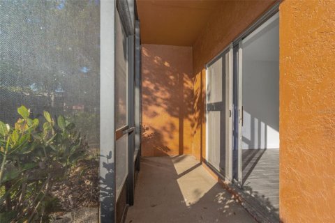 Condo in Palm Harbor, Florida, 2 bedrooms  № 2207572 - photo 24