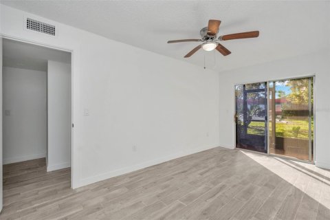 Condo in Palm Harbor, Florida, 2 bedrooms  № 2207572 - photo 14