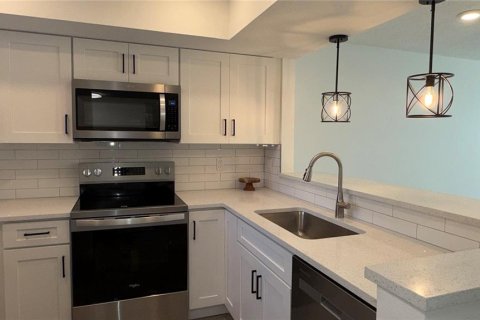 Condo in Palm Harbor, Florida, 2 bedrooms  № 2207572 - photo 5