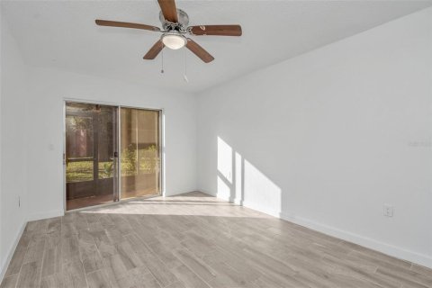 Condo in Palm Harbor, Florida, 2 bedrooms  № 2207572 - photo 13