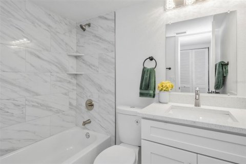 Condo in Palm Harbor, Florida, 2 bedrooms  № 2207572 - photo 22