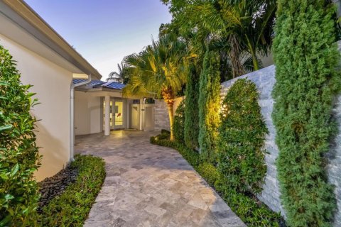 House in Lauderdale-by-the-Sea, Florida 4 bedrooms, 340.86 sq.m. № 2082076 - photo 5