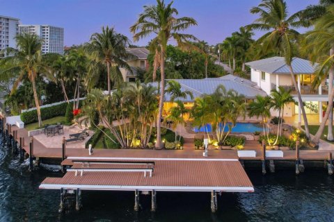 House in Lauderdale-by-the-Sea, Florida 4 bedrooms, 340.86 sq.m. № 2082076 - photo 2
