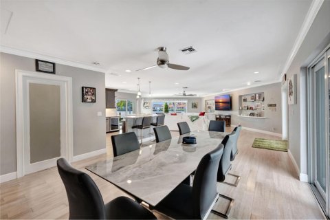 House in Lauderdale-by-the-Sea, Florida 4 bedrooms, 340.86 sq.m. № 2082076 - photo 15