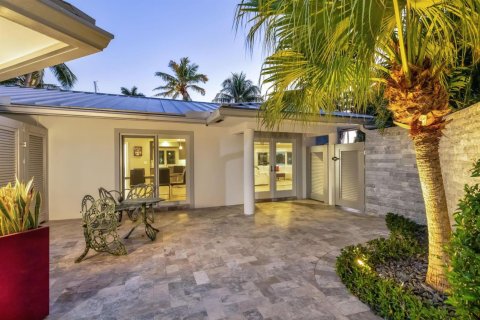 House in Lauderdale-by-the-Sea, Florida 4 bedrooms, 340.86 sq.m. № 2082076 - photo 6