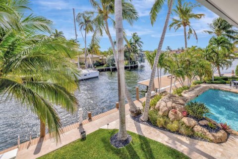 House in Lauderdale-by-the-Sea, Florida 4 bedrooms, 340.86 sq.m. № 2082076 - photo 24