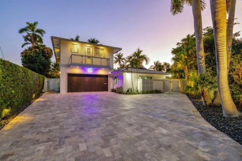 House in Lauderdale-by-the-Sea, Florida 4 bedrooms, 340.86 sq.m. № 2082076