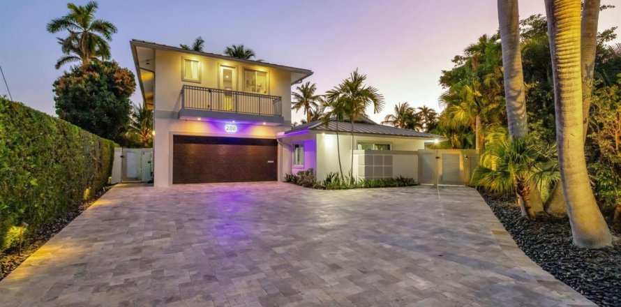 House in Lauderdale-by-the-Sea, Florida 4 bedrooms, 340.86 sq.m. № 2082076