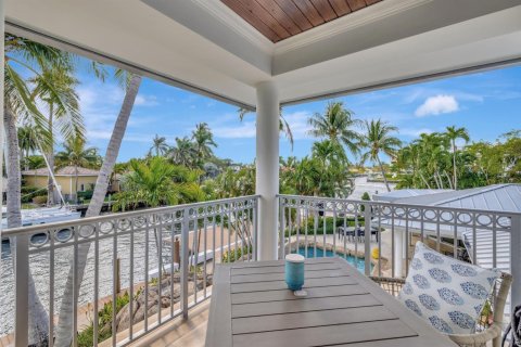 House in Lauderdale-by-the-Sea, Florida 4 bedrooms, 340.86 sq.m. № 2082076 - photo 26