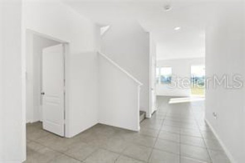 Adosado en alquiler en Davenport, Florida, 5 dormitorios, 221.76 m2 № 2142647 - foto 3