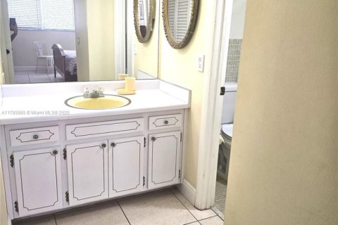 Condominio en alquiler en Hallandale Beach, Florida, 2 dormitorios, 93.83 m2 № 1937771 - foto 16