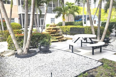 Condominio en alquiler en Hallandale Beach, Florida, 2 dormitorios, 93.83 m2 № 1937771 - foto 28