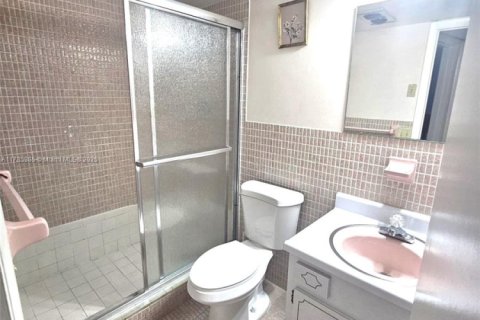 Condominio en alquiler en Hallandale Beach, Florida, 2 dormitorios, 93.83 m2 № 1937771 - foto 21