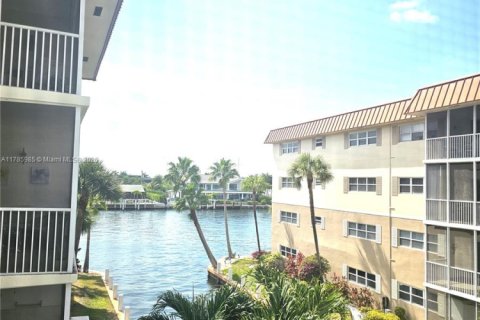 Condominio en alquiler en Hallandale Beach, Florida, 2 dormitorios, 93.83 m2 № 1937771 - foto 4