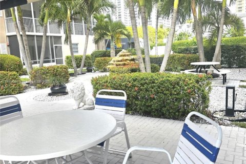 Condo in Hallandale Beach, Florida, 2 bedrooms  № 1937771 - photo 29