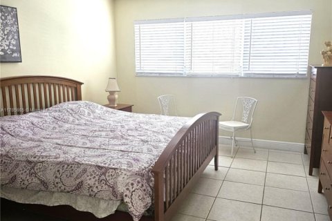 Condominio en alquiler en Hallandale Beach, Florida, 2 dormitorios, 93.83 m2 № 1937771 - foto 14
