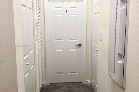 Casa en alquiler en Hialeah, Florida, 3 dormitorios, 123.75 m2 № 1993876 - foto 19