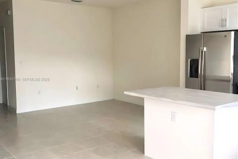 Casa en alquiler en Hialeah, Florida, 3 dormitorios, 123.75 m2 № 1993876 - foto 6