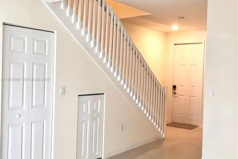 Casa en alquiler en Hialeah, Florida, 3 dormitorios, 123.75 m2 № 1993876 - foto 8