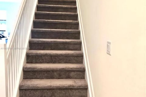 Casa en alquiler en Hialeah, Florida, 3 dormitorios, 123.75 m2 № 1993876 - foto 18