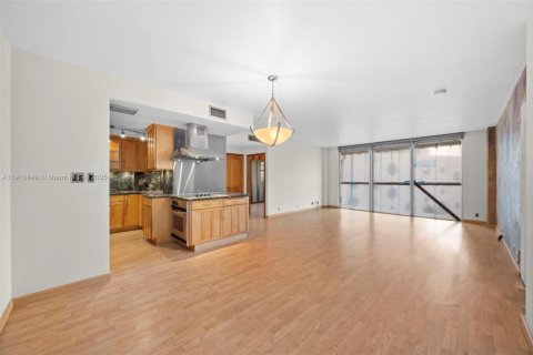 Copropriété à louer à Miami, Floride: 1 chambre, 73.39 m2 № 1971344 - photo 1