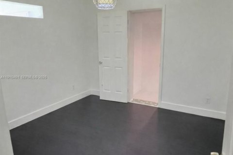 Villa ou maison à vendre à Miami, Floride: 3 chambres № 2055100 - photo 10