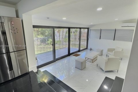 Villa ou maison à vendre à Miami, Floride: 3 chambres № 2055100 - photo 3