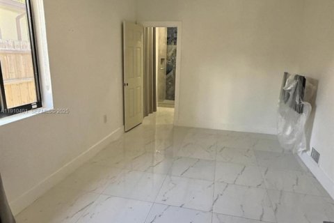 Villa ou maison à vendre à Miami, Floride: 3 chambres № 2055100 - photo 11