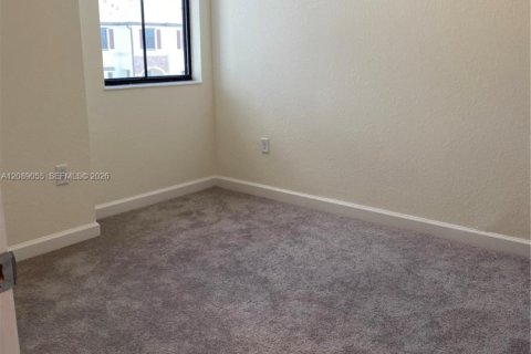 House in Hialeah, Florida 3 bedrooms, 131.18 sq.m. № 2365959 - photo 14