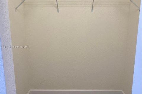 House in Hialeah, Florida 3 bedrooms, 131.18 sq.m. № 2365959 - photo 18