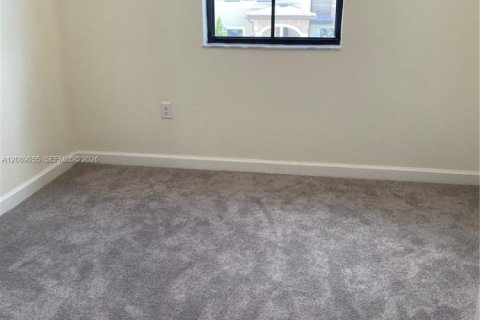 House in Hialeah, Florida 3 bedrooms, 131.18 sq.m. № 2365959 - photo 15