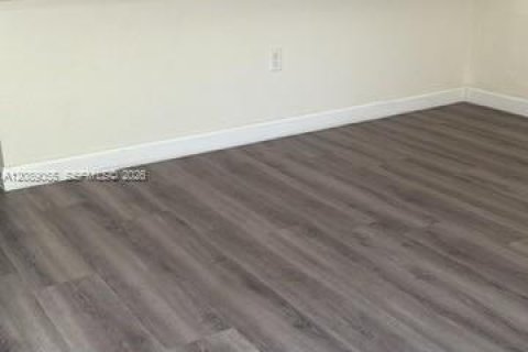 House in Hialeah, Florida 3 bedrooms, 131.18 sq.m. № 2365959 - photo 9