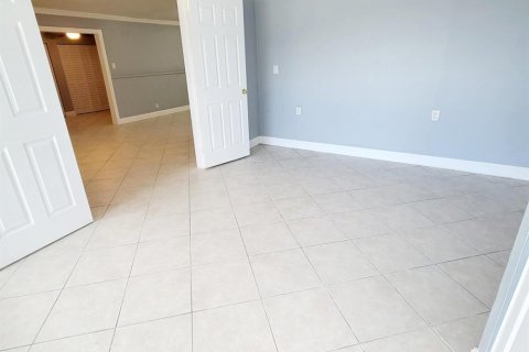 Villa ou maison à louer à Sunrise, Floride: 4 chambres, 148.64 m2 № 2270800 - photo 11