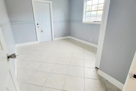 Villa ou maison à louer à Sunrise, Floride: 4 chambres, 148.64 m2 № 2270800 - photo 18