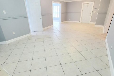 Villa ou maison à louer à Sunrise, Floride: 4 chambres, 148.64 m2 № 2270800 - photo 6