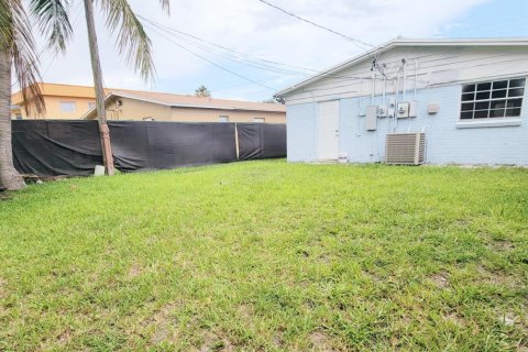 Villa ou maison à louer à Sunrise, Floride: 4 chambres, 148.64 m2 № 2270800 - photo 25