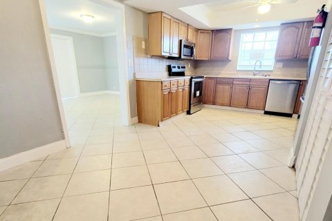 Villa ou maison à louer à Sunrise, Floride: 4 chambres, 148.64 m2 № 2270800 - photo 8
