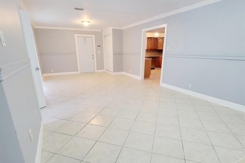 Villa ou maison à louer à Sunrise, Floride: 4 chambres, 148.64 m2 № 2270800 - photo 4