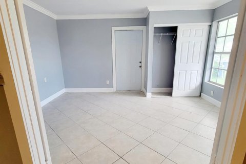Villa ou maison à louer à Sunrise, Floride: 4 chambres, 148.64 m2 № 2270800 - photo 10